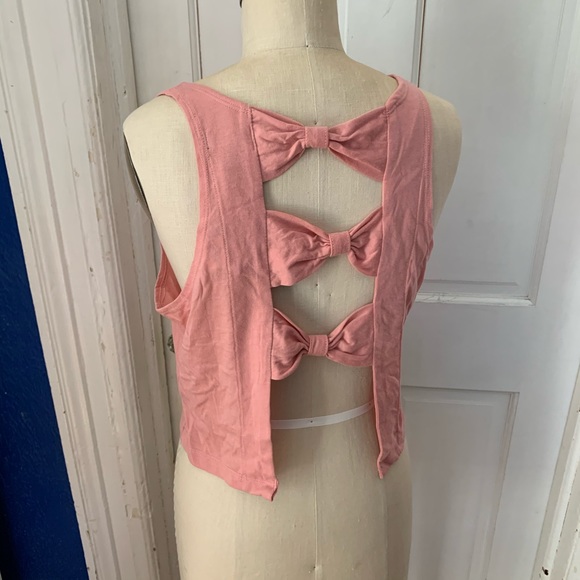 wet seal bow back tank - Picture 2 of 3